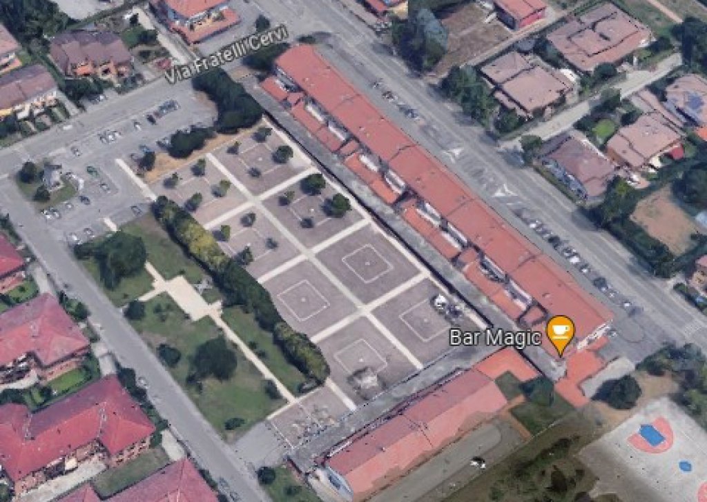 Affitto Negozio Locale Commerciale San Giovanni Lupatoto - Negozio con magazzino in zona di grande passaggio Località Pozzo