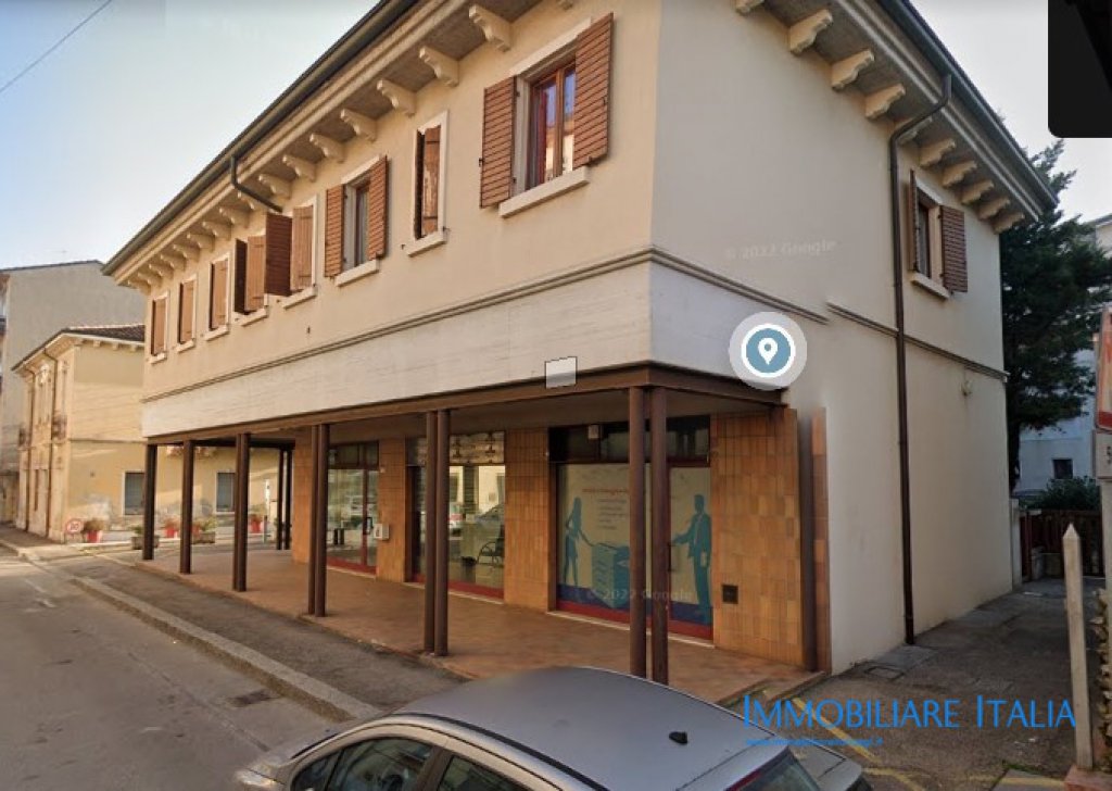 Affitto Negozio Locale Commerciale Verona - Ampio negozio con deposito e garage triplo Località Borgo Roma